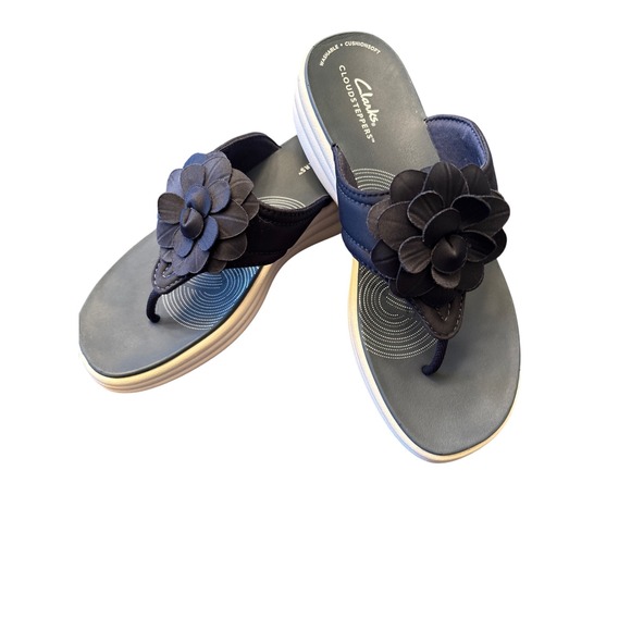 Clarks Cloudsteppers Women's US 8 Navy Blue Thong Flower Accent Sandals comfort - Picture 1 of 8